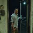 El alcalde de Widow's Bay, Tom Landis (Matthew Rhys).