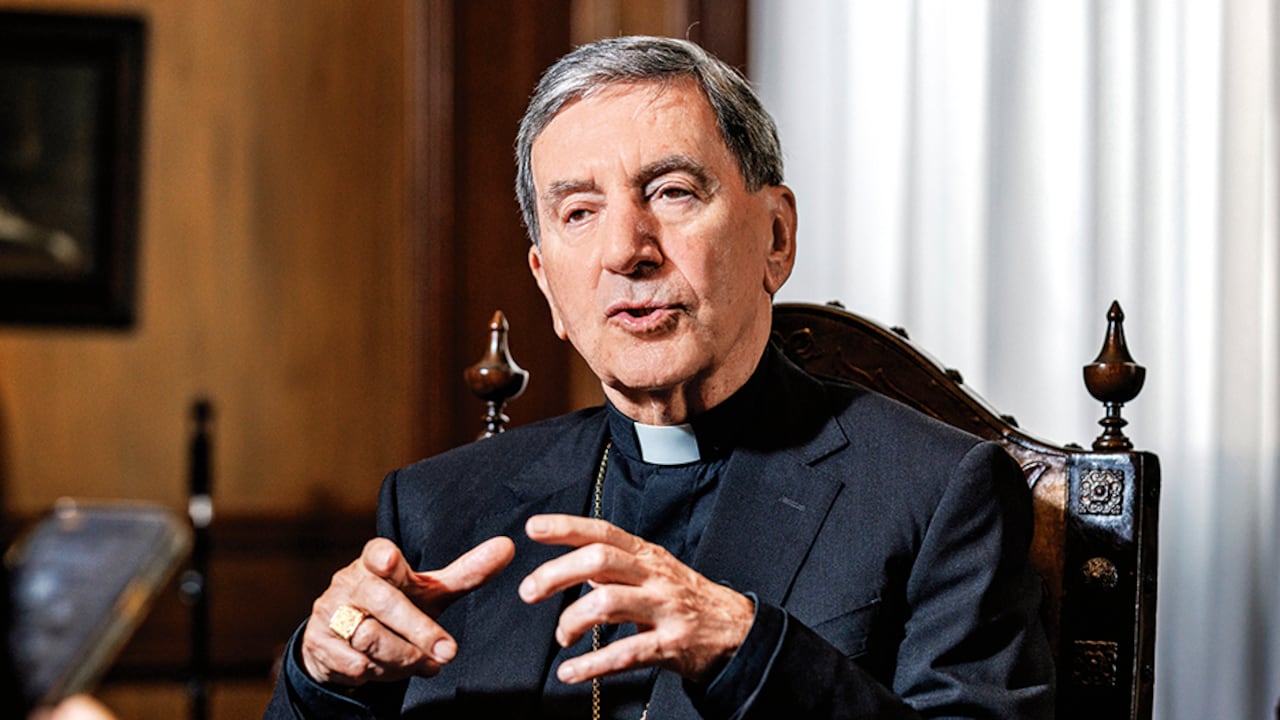 El cardenal emérito Rubén Salazar recibió a SEMANA en la Arquidiócesis de Bogotá.