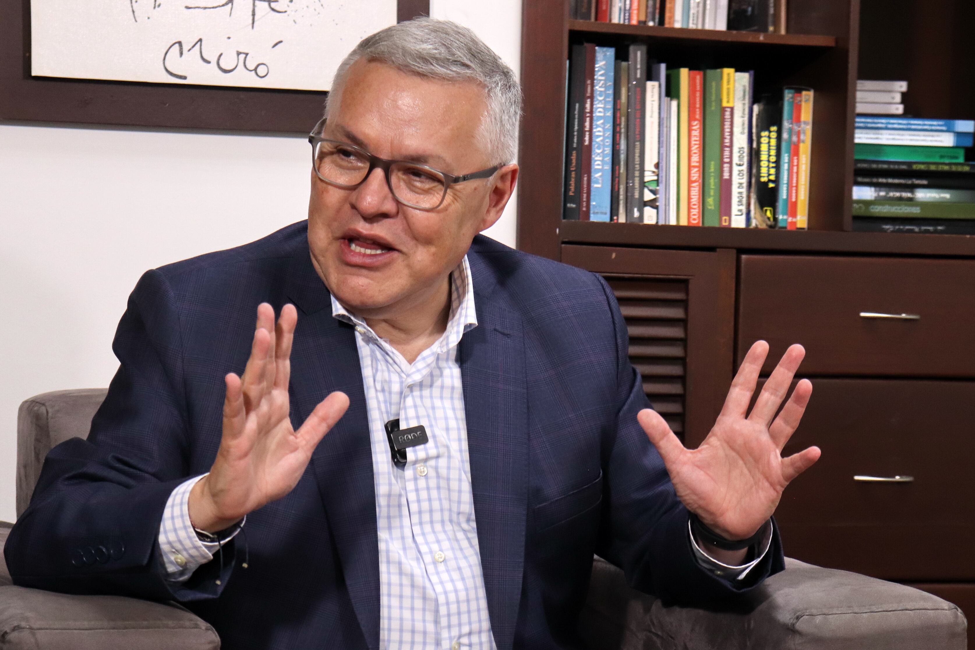 Nestor Osuna ministro de Justicia.