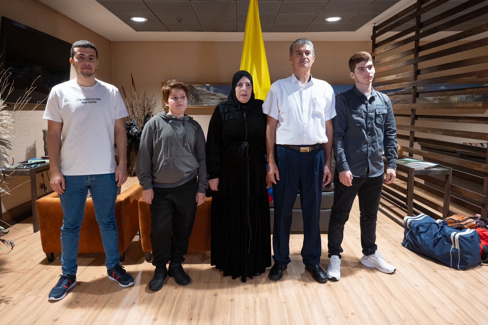 De izquierda derecha Mohammad; el hijo menor de la familia, Ali; la madre, Samaher Ali Zaiyd Almassiri; el padre, Basel Zaid El Sahli y el hijo Wesam.