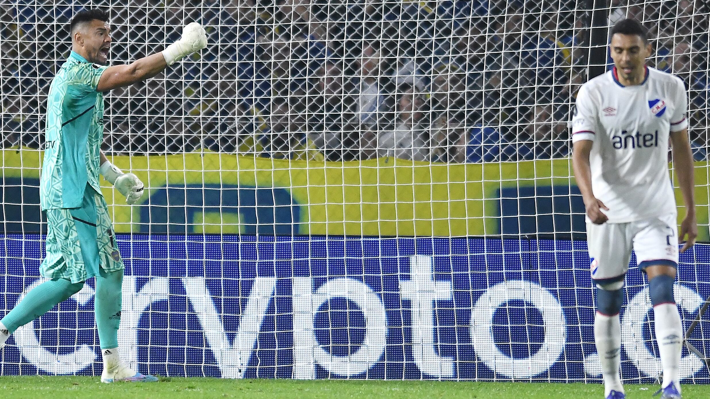 Revelan detalles de la operación de Daniel Bocanegra (izq.) al América de Cali