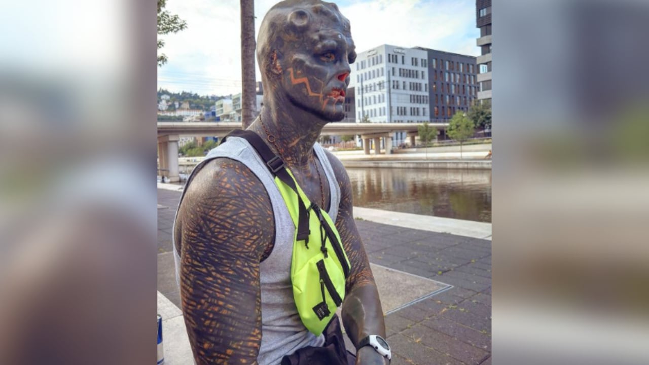 'Alien Negro' confesó el lado oscuro de su trasformación.