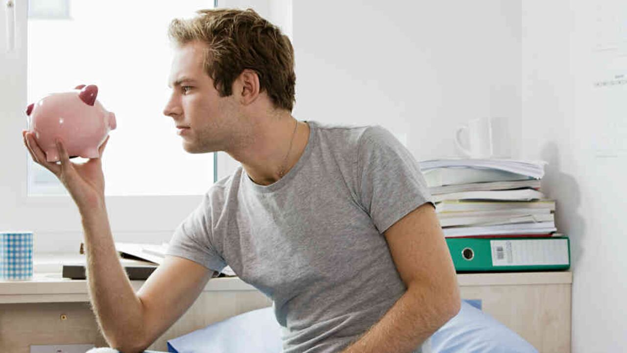 Otros consideran que lo mejor es hacer un buen listado de consumos, gastos y los ingresos. GETTY.