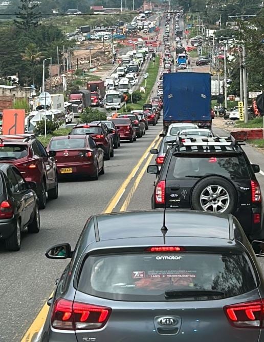 Los usuarios reportan alto tráfico en el corredor vial que conecta a Fusagasugá con Bogotá.
