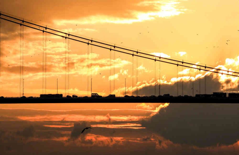 Desde 1973 el puente de Bósforo une la parte asiática con el lado europeo de Estambul. En 2016 se renombró como Puente de los Mártires del 15 de julio.