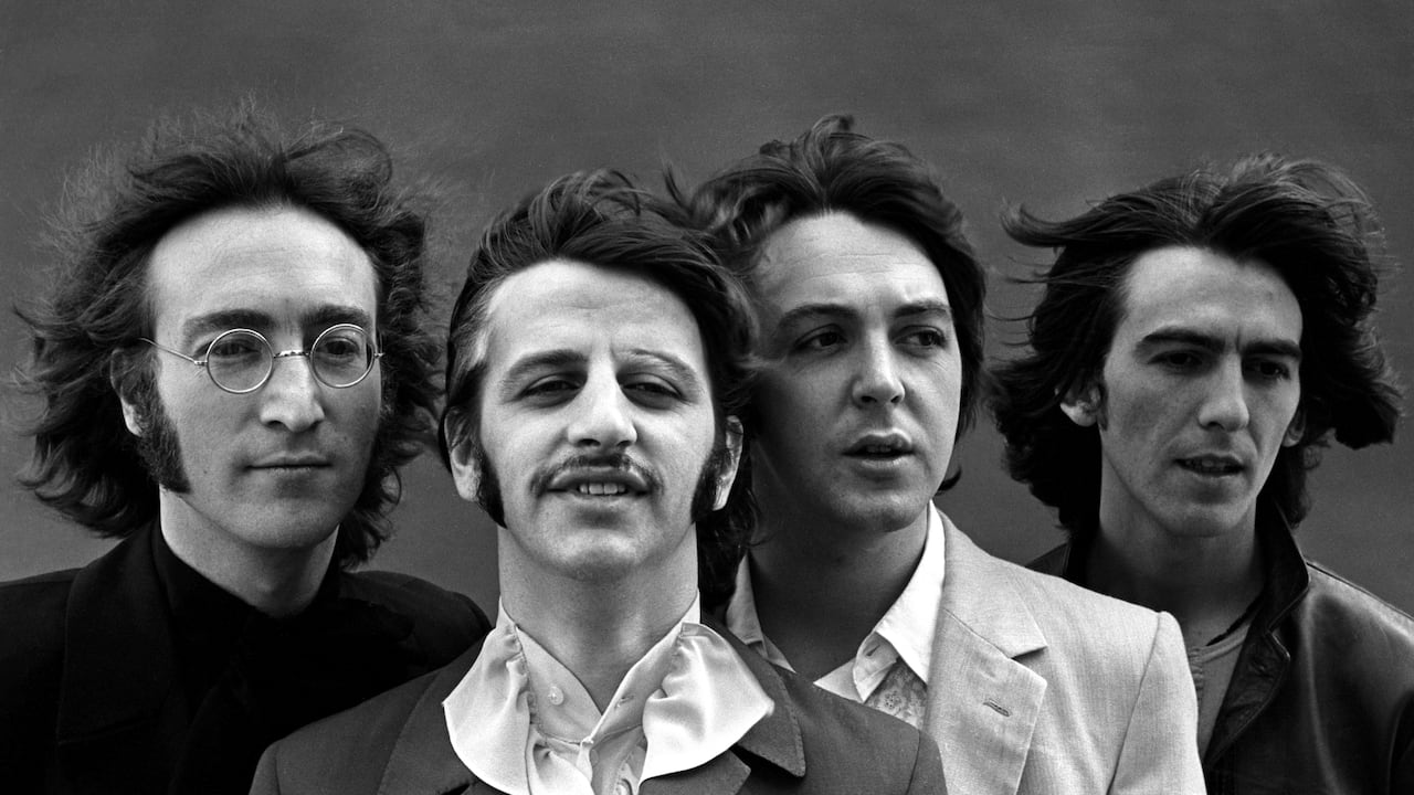 Después de cuatro décadas de ser grabada, 'Now and Then', canción de Los Beatles, es escuchada por sus fanáticos con ajustes gracias a la inteligencia artificial.