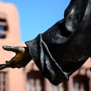 El sacerdote que protege a los migrantes.