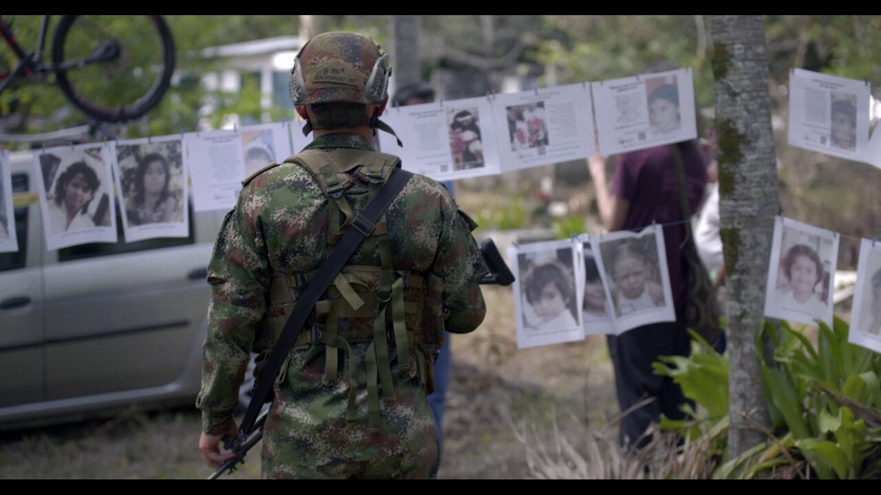 En ‘La hija del volcán’ Jenifer de la Rosa Martín, la directora y protagonista del documental busca recomponer la historia de sus orígenes luego de la tragedia que conmovió al mundo en 1985.