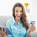 Entre los productos que más regalarán se ubican como primera opción ropa y calzado, en segundo lugar los artículos tecnológicos, le siguen los juguetes y llama la atención el incremento en el porcentaje de quienes obsequiarán bonos de regalo o dinero en efectivo.