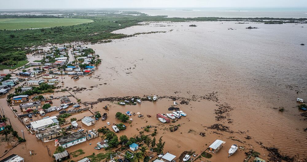 El huracán Fiona dejó graves inundaciones en su paso por Salinas Beach, Puerto Rico.