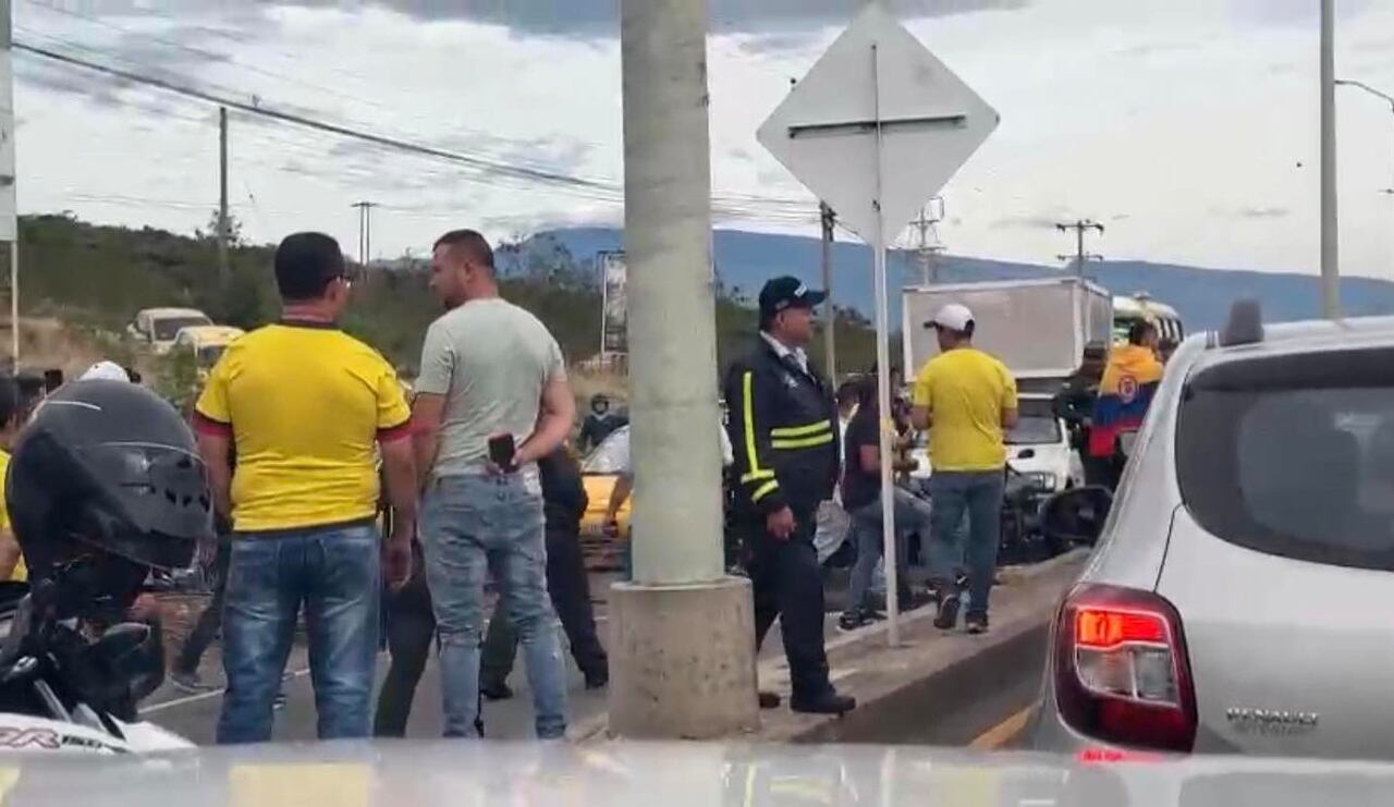 Bloqueo en la autopista internacional que conecta a Cúcuta con Venezuela.