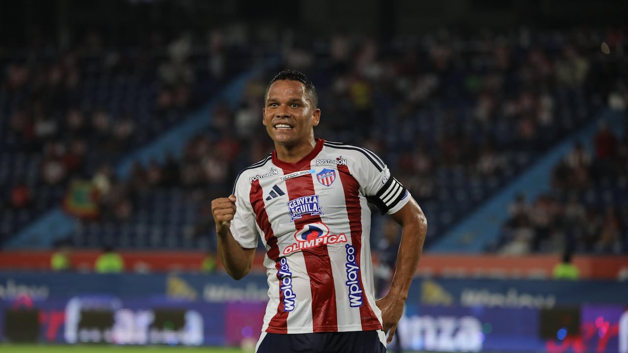 Carlos Bacca celebrando su tanto ante Fortaleza.