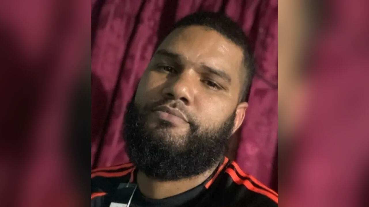 El hombre estaba trabajando cuando ocurrió todo.