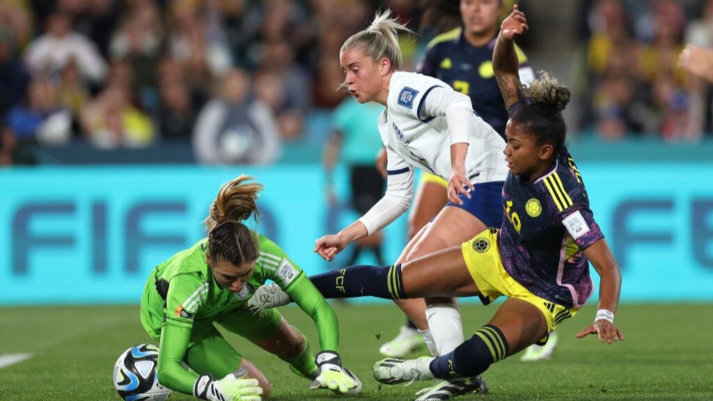 La arquera se vio implicada en el primer gol de Inglaterra