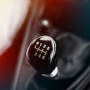 Prestar atención a cualquier cambio en el comportamiento del vehículo es esencial para detectar problemas en la caja de cambios a tiempo. Una revisión rápida puede evitar daños mayores.