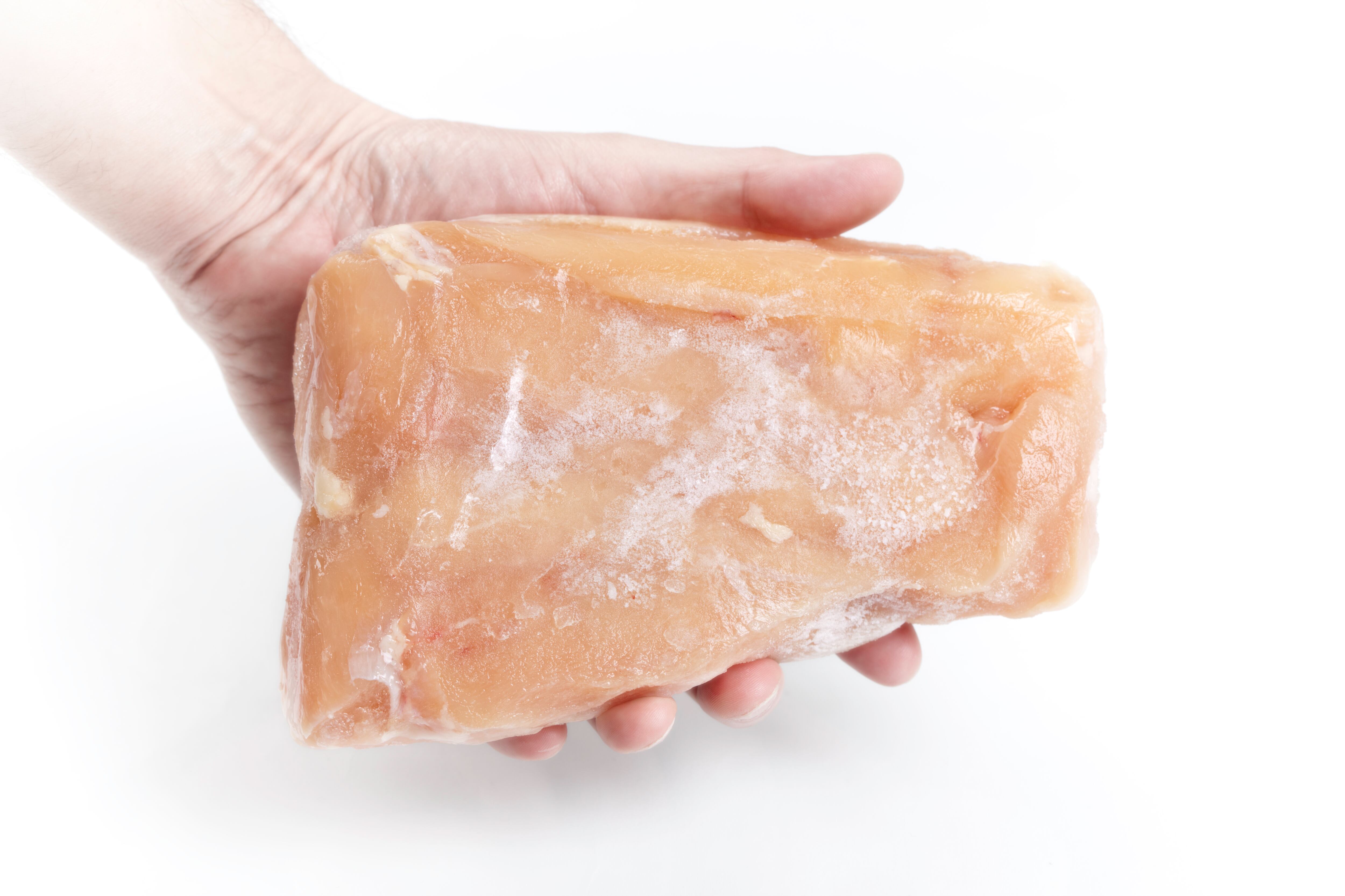 Esta técnica puede ser una gran opción para descongelar el pollo.