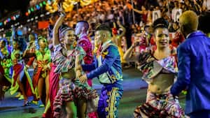 El Salsódromo celebra 15 años con el despliegue del talento de más de dos mil bailarines de las escuelas de salsa caleñas.