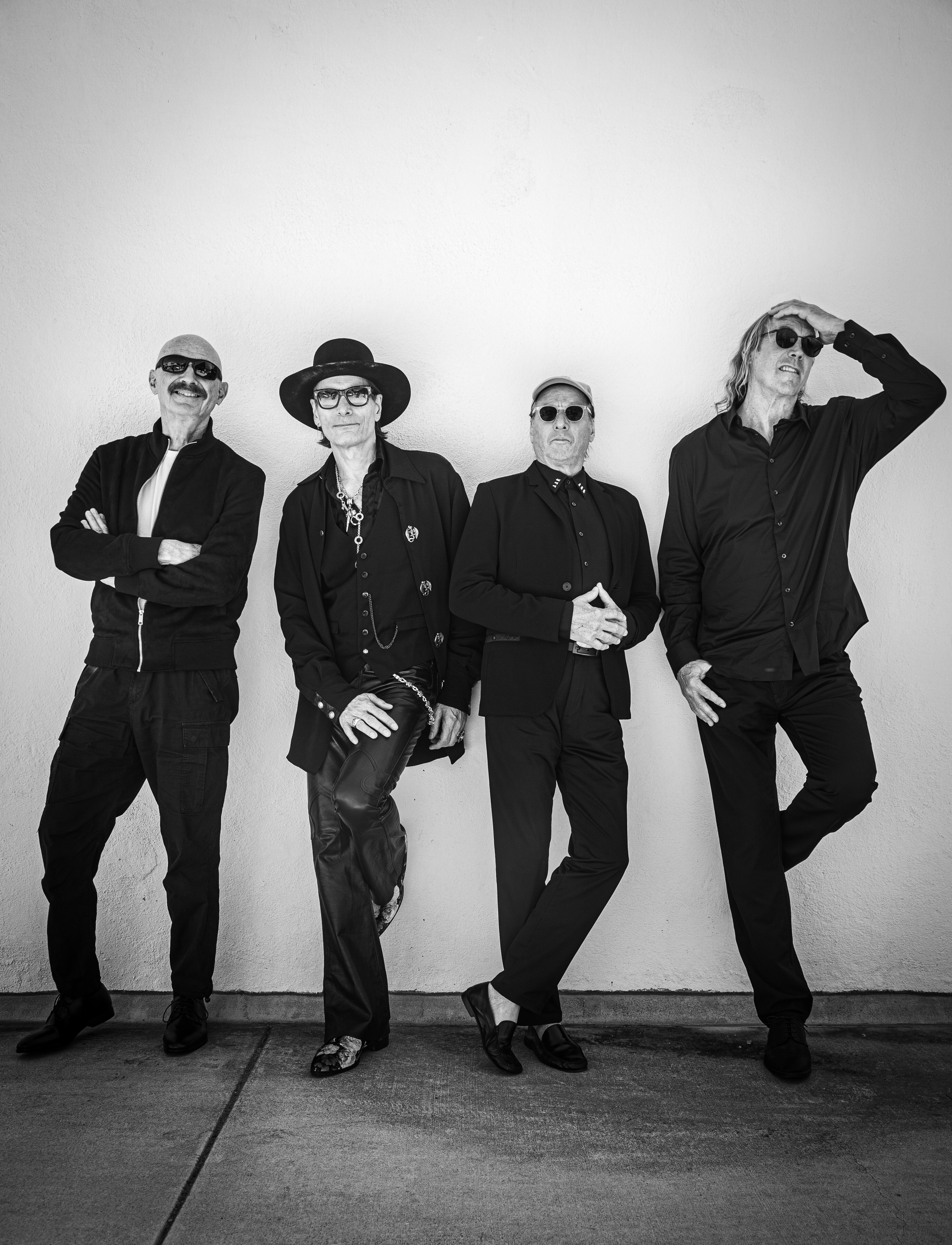 BEAT  es la unión de Tony Levin, Steve Vai, Adrian Belew y Danny Carey.