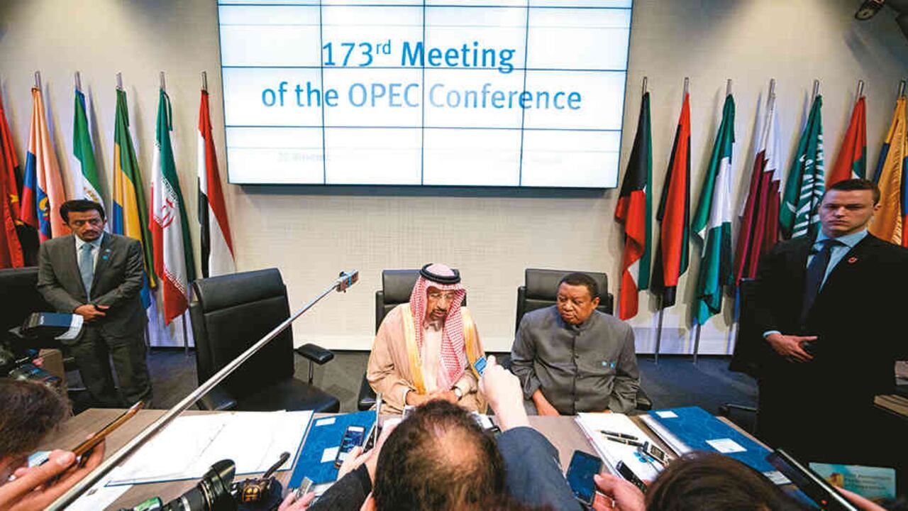 Hasta ahora el acuerdo para recortar la producción ha sido efectivo, por el compromiso de los grandes productores y las dificultades técnicas para aumentar la oferta de los medianos y pequeños.