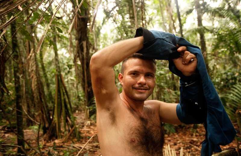 Saúl Marín (31 años) recibió dos tiros de fusil en un combate. Al principio sintió odio y rabia por los soldados. Luego entendió que esa era la guerra que él había elegido. Quiere volver a su pueblo, El Retorno, Guaviare, convertido en todo un líder político.