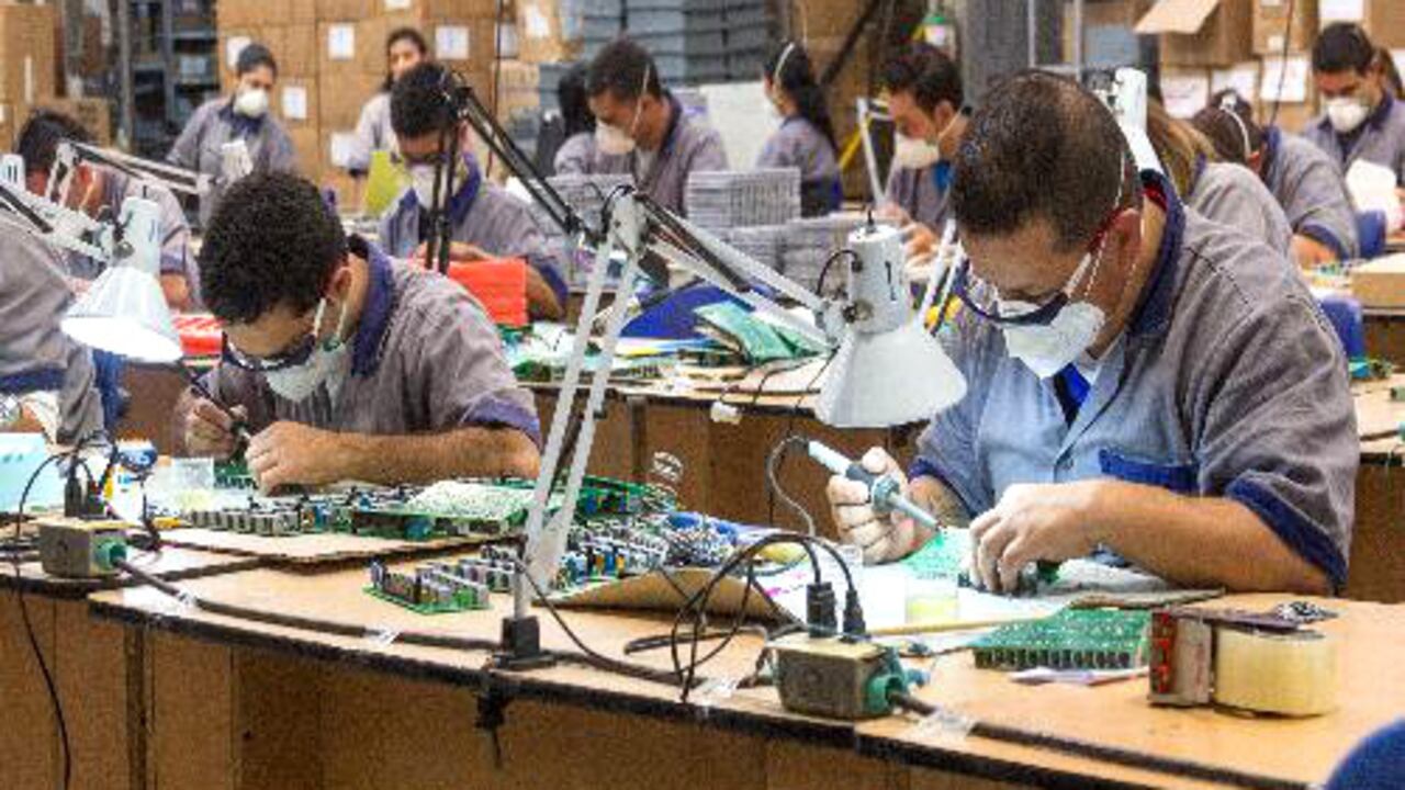 Los sectores de industria y agricultura, los que más subieron en abril, según el Dane.