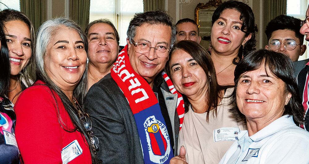 El presidente Gustavo Petro en discursos y reuniones rechaza la violencia contra la mujer, pero su círculo más cercano y sus decisiones lo contradicen.