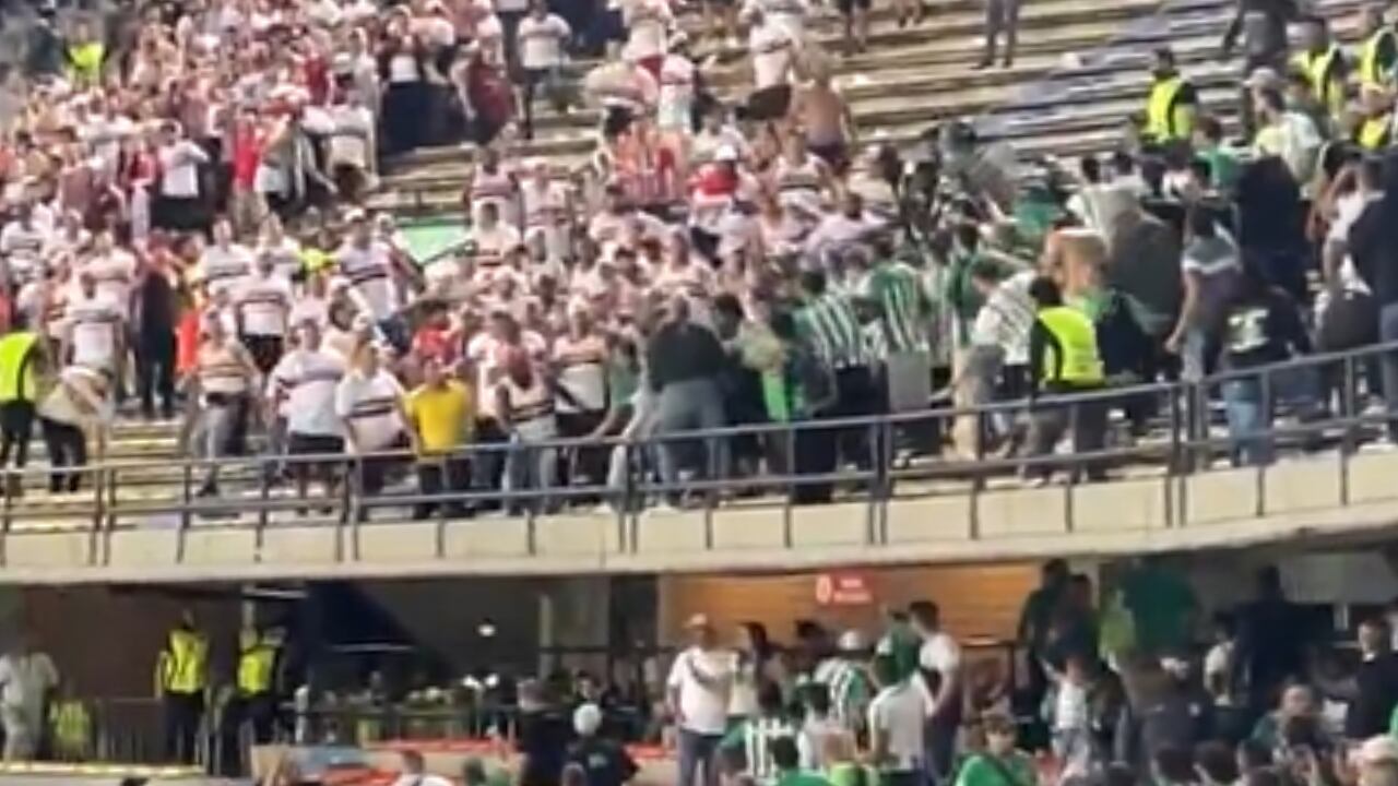 Hinchas en el Atanasio Girardot acabaron peleados tras el juego de Libertadores