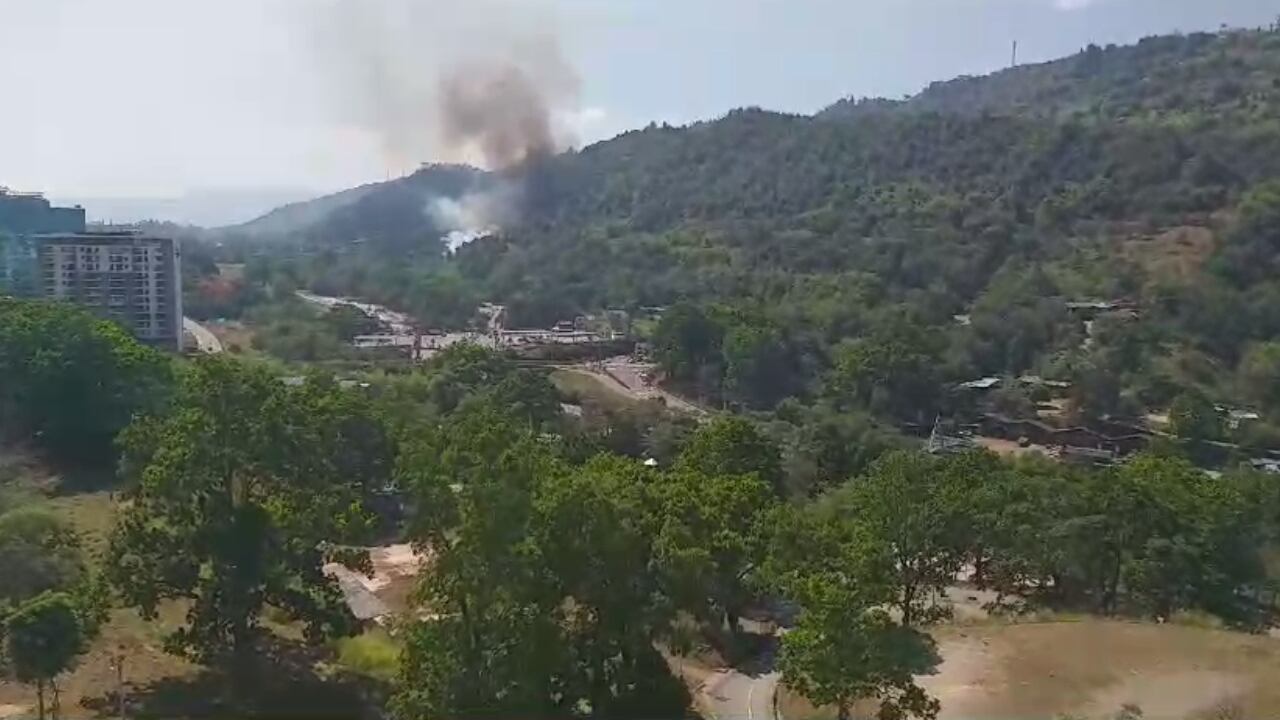 Incendio en Floridablanca, Santander, cerca del conjunto residencial Ruitoque.