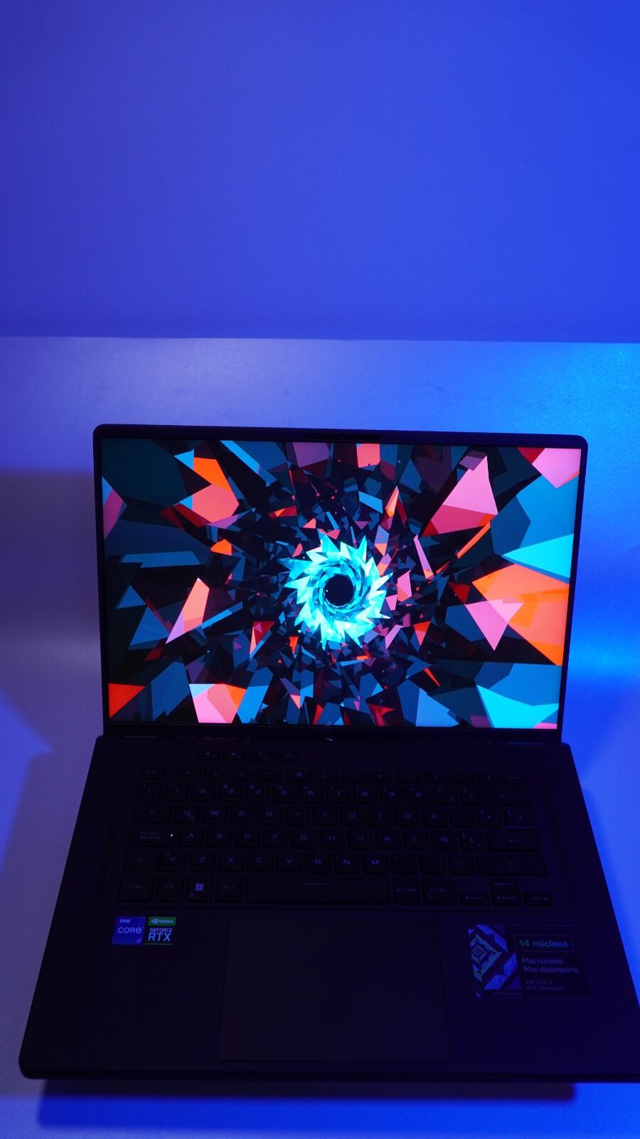 La pantalla del Asus ROG Zephyrus M16 ofrece una buena resolución para apreciar los gráficos de los juegos.