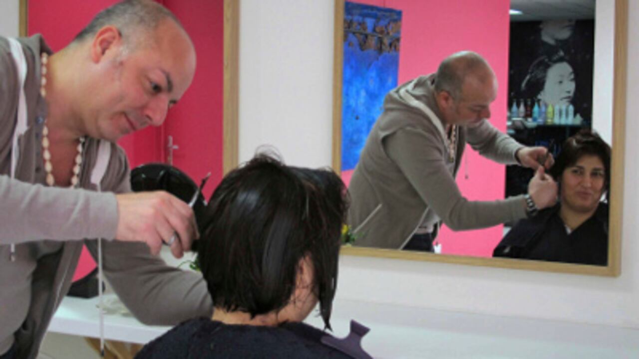 Los peluqueros podrían ayudar a detectar anomalías en la piel de la cabeza y el cuello.