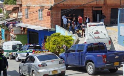 Estas personas al parecer vivían en la casa donde se registró el triple crimen, localizada en el sector Laberinto del barrio Juan Antonio Murillo