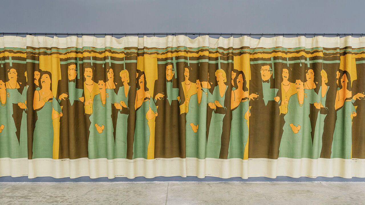 Mediante el recurso de la repetición, su obra nos confronta con aquello que se intenta olvidar. Entre ejemplos emblemáticos se encuentra Auras anónimas, en el Cementerio Central de Bogotá, una de las obras de arte público más importantes del país.