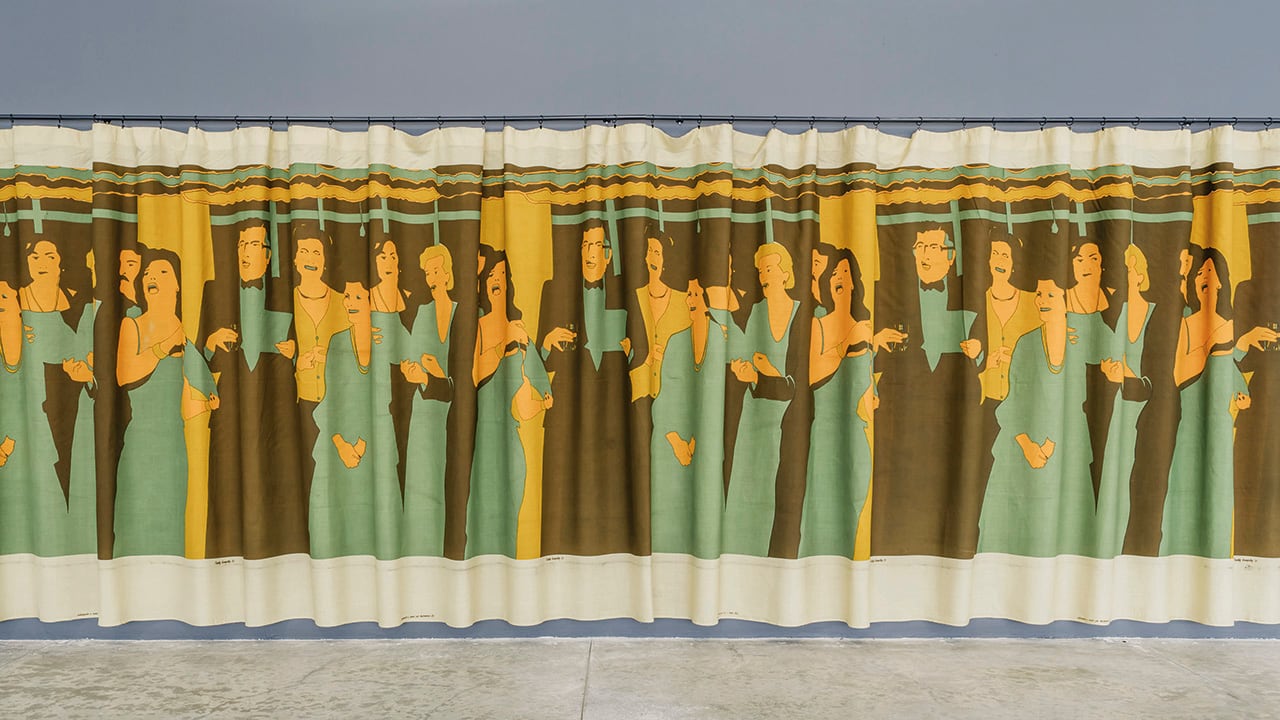 Mediante el recurso de la repetición, su obra nos confronta con aquello que se intenta olvidar. Entre ejemplos emblemáticos se encuentra Auras anónimas, en el Cementerio Central de Bogotá, una de las obras de arte público más importantes del país.