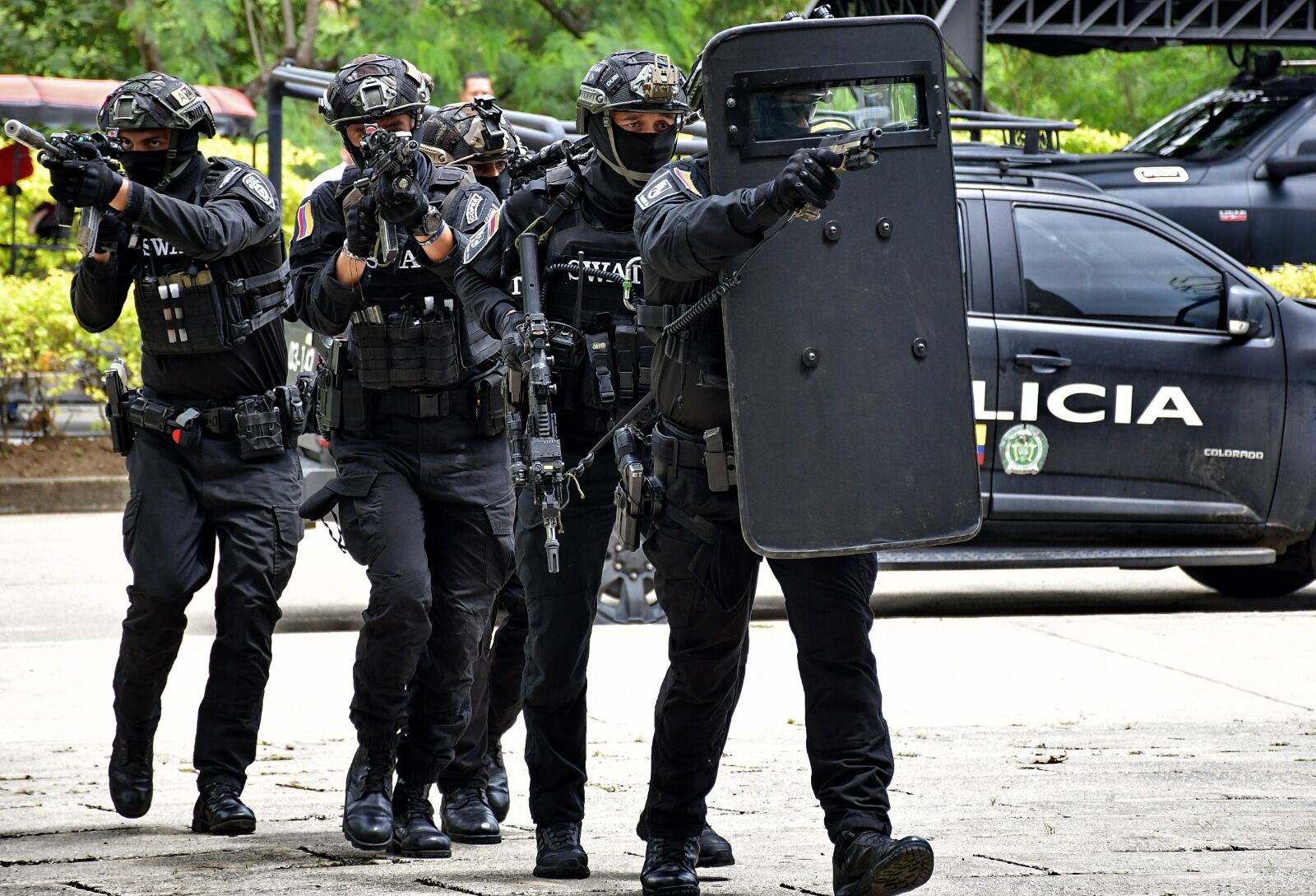 En el Centro de Eventos Valle del Pacífico, durante la mañana de este viernes 11 de octubre, las autoridades presentaron el grupo Swat de la Policía Nacional, que cuenta con 120 hombres entrenados para proteger y blindar la COP16.
Es un equipo táctico con una gran experiencia, que vincula las capacidades como los jungla, como los copes, que nos van a permitir tener mayor control y por supuesto mayor precisión en el análisis de las amenazas que podamos tener en Cali para la COP 16. Fotos Raúl Palacios / El Pais .