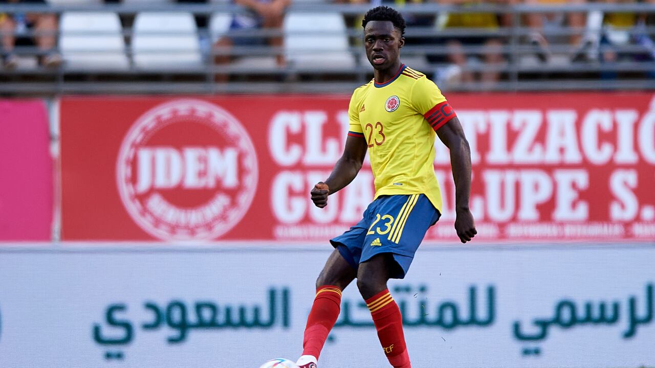 Davinson Sánchez podría compartir equipo con el interminable, Zlatan Ibrahimovic.