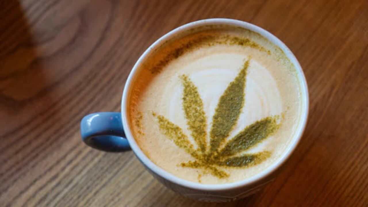 El café con cannabis cada vez se está consumiendo más por las personas.