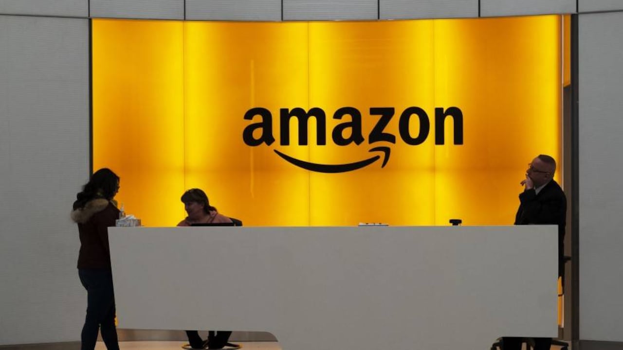 Amazon contratará a 100.000 trabajadores y se acerca al millón de empleados.