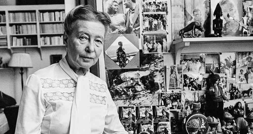 Simone de Beauvoir en su estudio. En 1949 escribió El segundo sexo, el libro que cambió para siempre la lucha de las mujeres. 