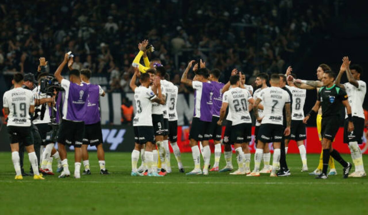 Corinthians contra las cuerdas en Brasil, busca ser campeón de la Sudamericana