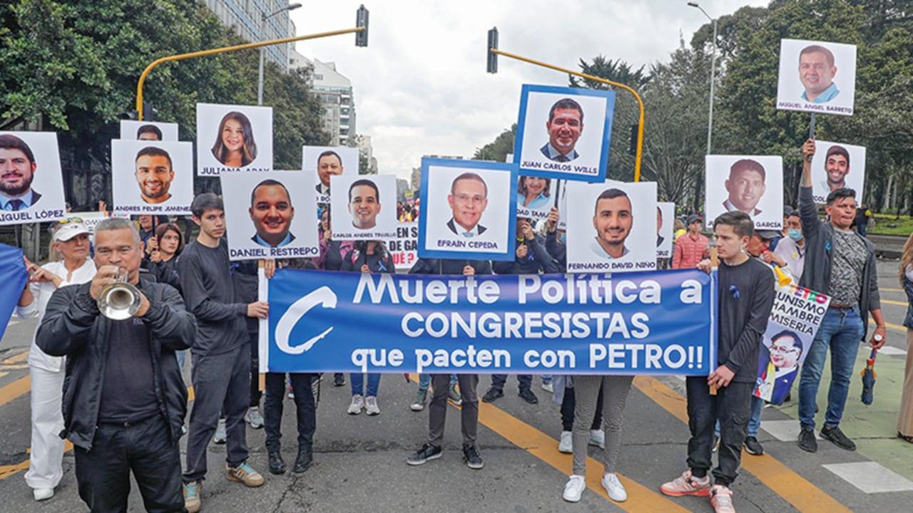 Las bases conservadoras no se sienten representadas con las decisiones del partido, que en campaña rechazó un gobierno de Gustavo Petro, pero en el poder forma parte de la coalición que respalda las reformas del líder de izquierda. ¿El conservatismo está despertando?