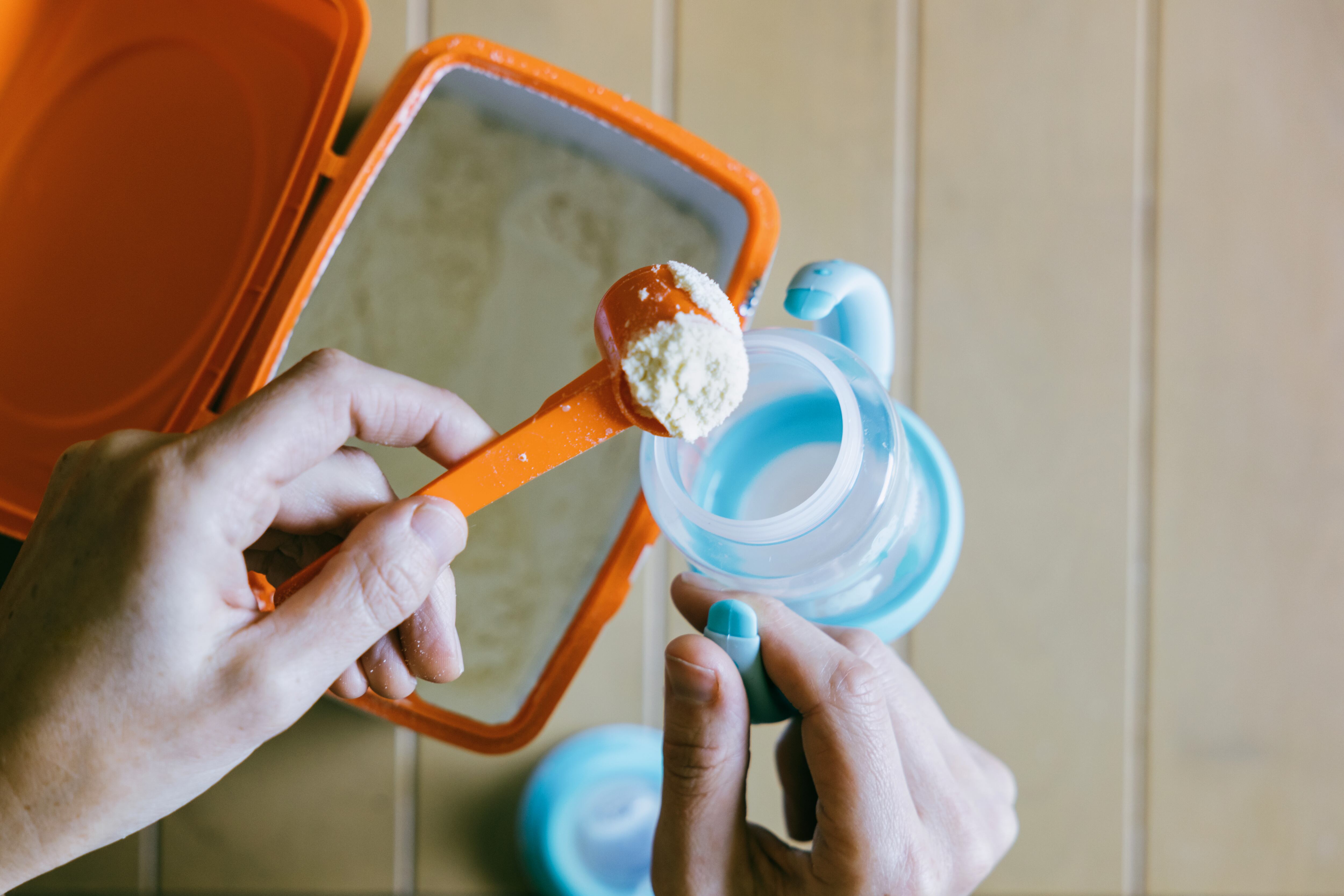 Gerber retiró de forma autónoma la fórmula, pero aclaró que el riesgo no está presente en todas las latas de la referencia sino en un lote específico.