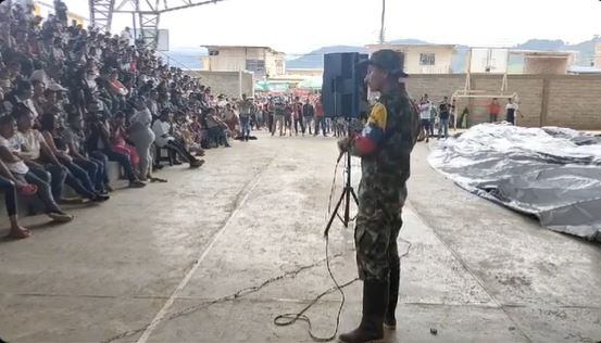 Se conoció un video donde se logra ver a alias Giovanny, un cabecilla de las disidencias de las Farc, pidiendo un minuto de silencio por el crimen del niño Dylan Camilo Erazo.