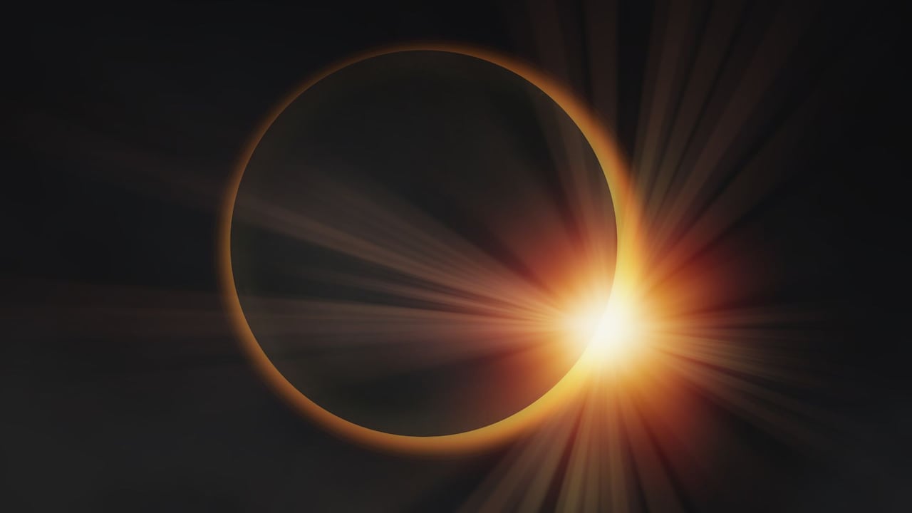 El eclipse solar ocurre este miércoles 12 de agosto.