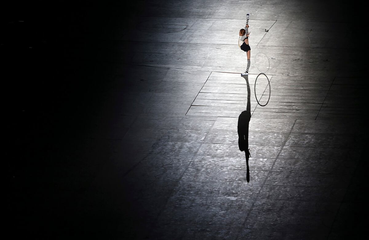 Un artista joven danza durante la ceremonia de inauguración de la versión número 17 de los Juegos Asiáticos en Incheon, Corea del Sur. (AP)