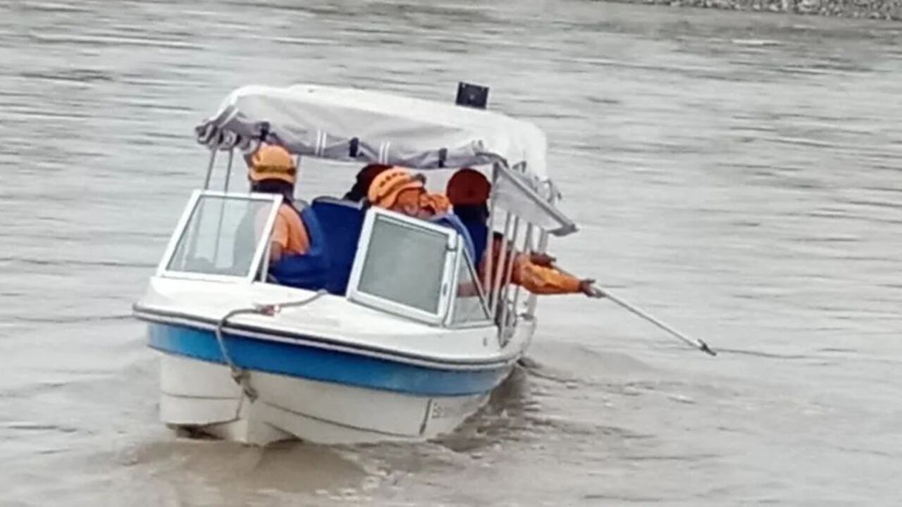 Algunos pescadores avistaron el cuerpo cuando laboraban en un sector del río Magdalena conocido como la Antigua Bocatoma en el municipio de La Dorada, Caldas