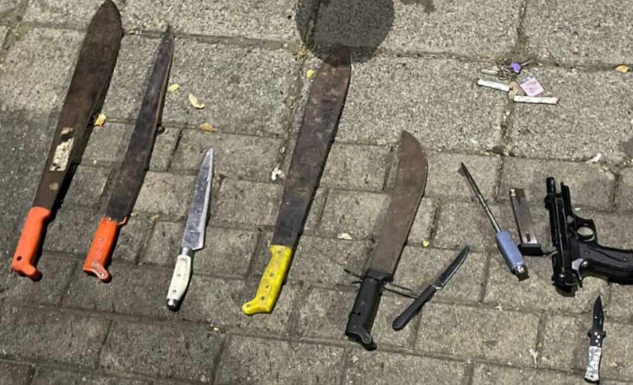 40 armas fueron incautadas por las autoridades a los hinchas de América.