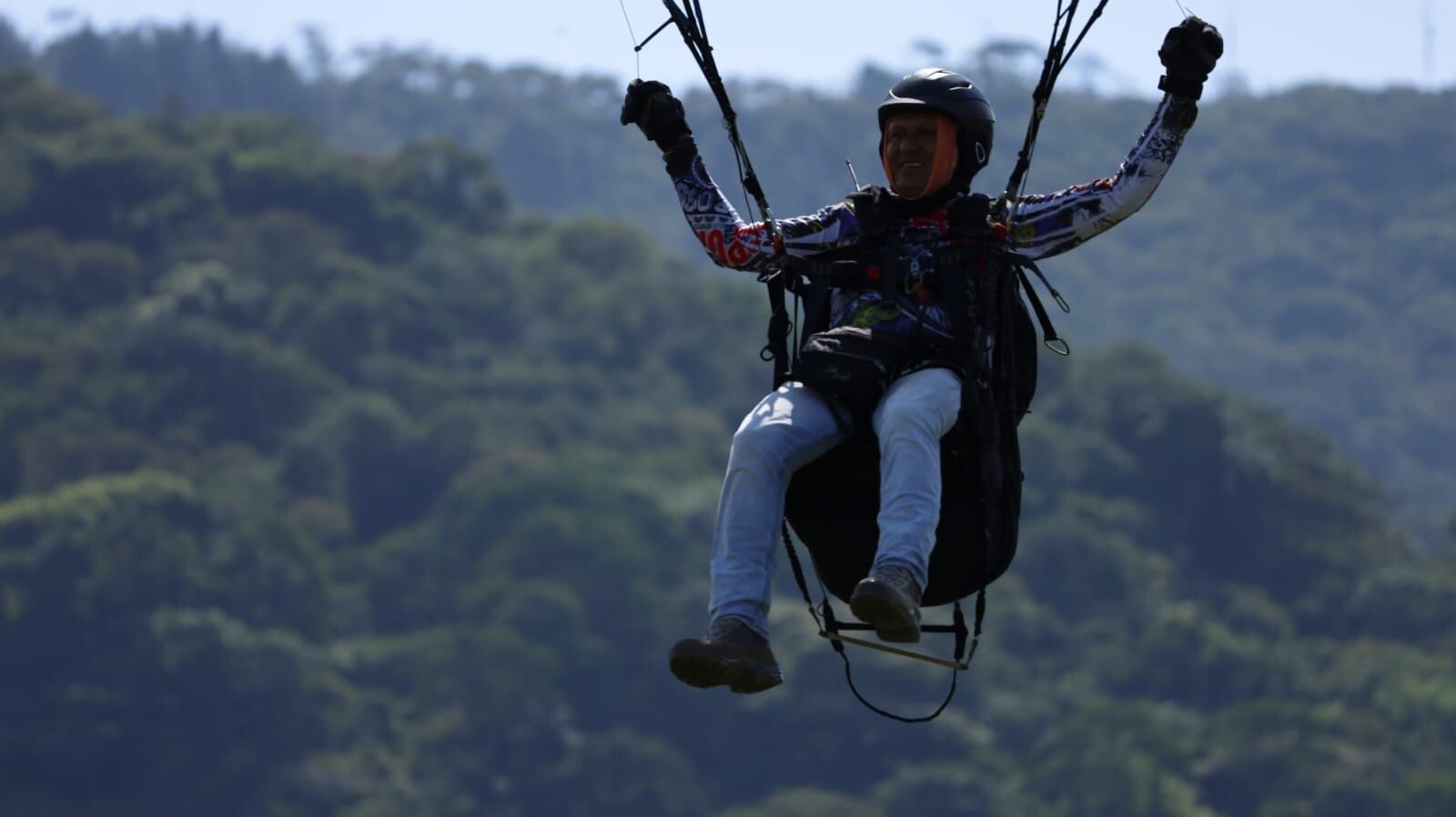 Luis Adriano Sanabria, parapentista desaparecido en Acacías, Meta.