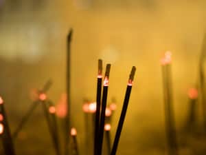 Los inciensos se suelen utilizar para meditar.