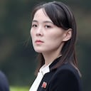 Kim Yo Jong, hermana del líder de Corea del Norte, Kim Jong Un, asiste a la ceremonia de colocación de una ofrenda floral en el Mausoleo de Ho Chi Minh en Hanói