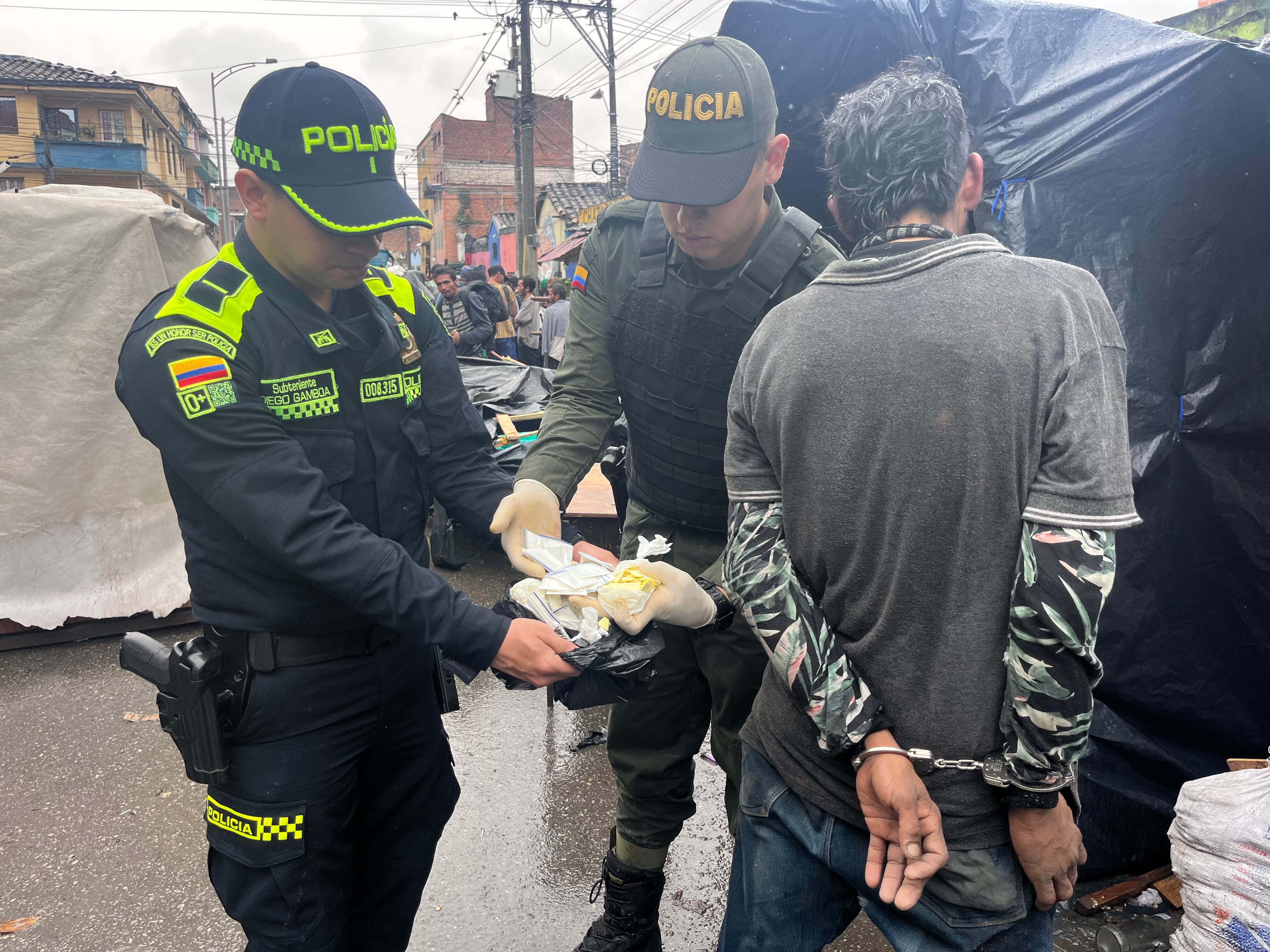 Operativo en la calle del Bronx de Medellín.